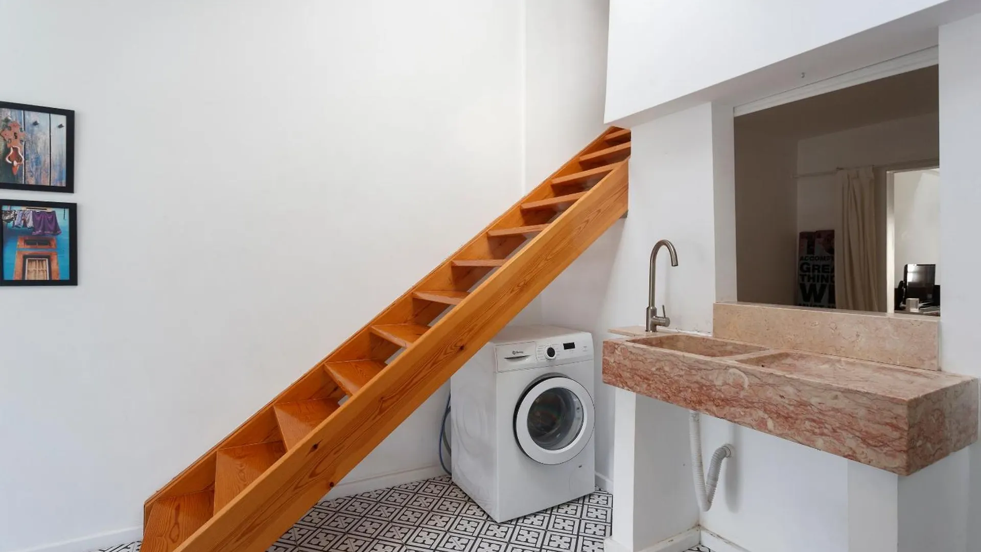 Lisbon Avenida Apartment 0*,